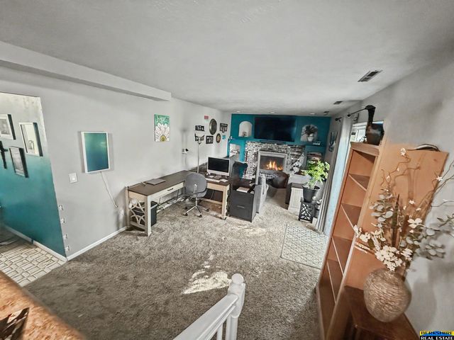 904 W Perry Street, Papillion, NE 68046