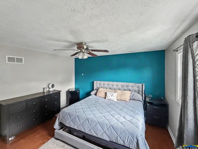904 W Perry Street, Papillion, NE 68046