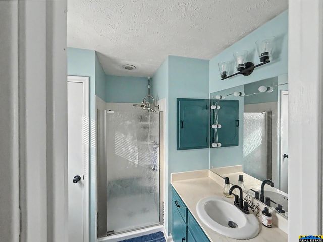 904 W Perry Street, Papillion, NE 68046