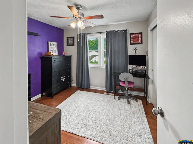 904 W Perry Street, Papillion, NE 68046