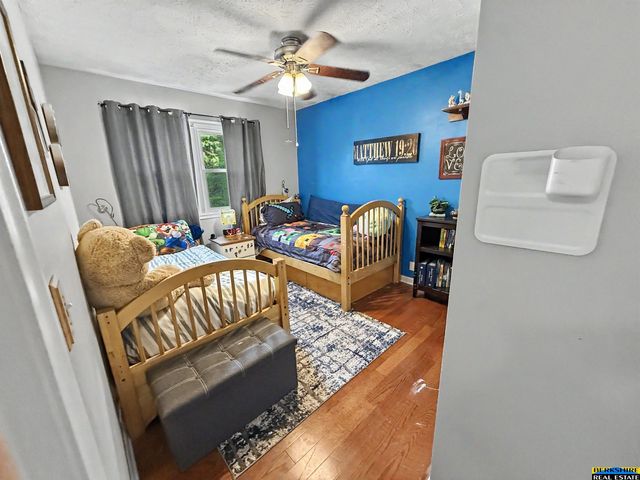 904 W Perry Street, Papillion, NE 68046