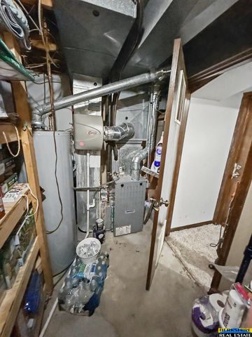 904 W Perry Street, Papillion, NE 68046