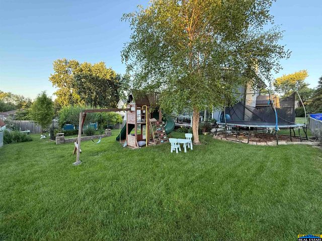 904 W Perry Street, Papillion, NE 68046