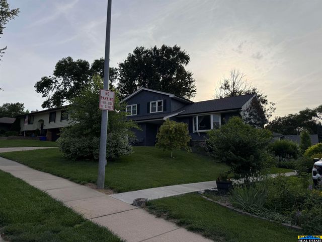 904 W Perry Street, Papillion, NE 68046