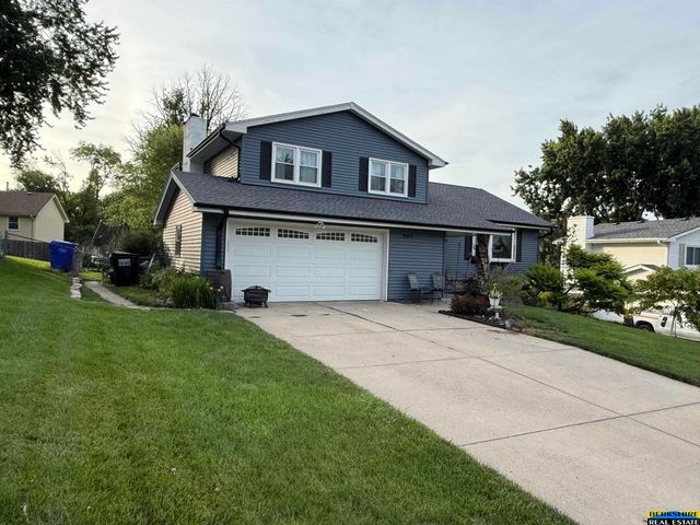 904 W Perry Street, Papillion, NE 68046