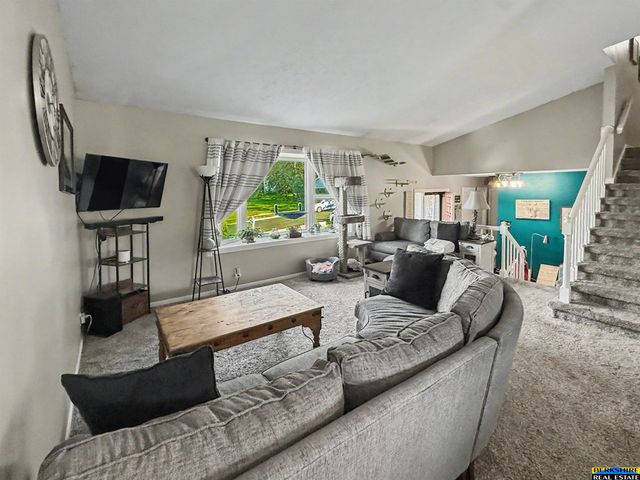 904 W Perry Street, Papillion, NE 68046