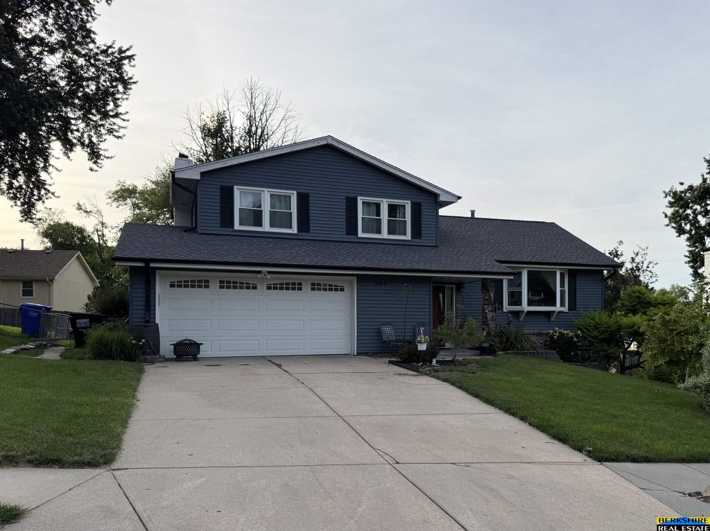 904 W Perry Street, Papillion, NE 68046
