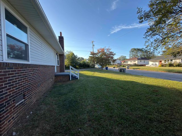 507 Crestwood Place, Spartanburg, SC 29306