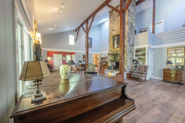 3442 Sherwood Rd, Sewanee, TN 37375