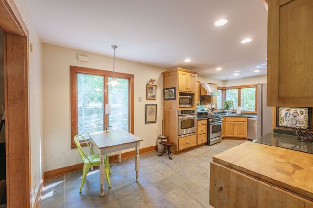3442 Sherwood Rd, Sewanee, TN 37375