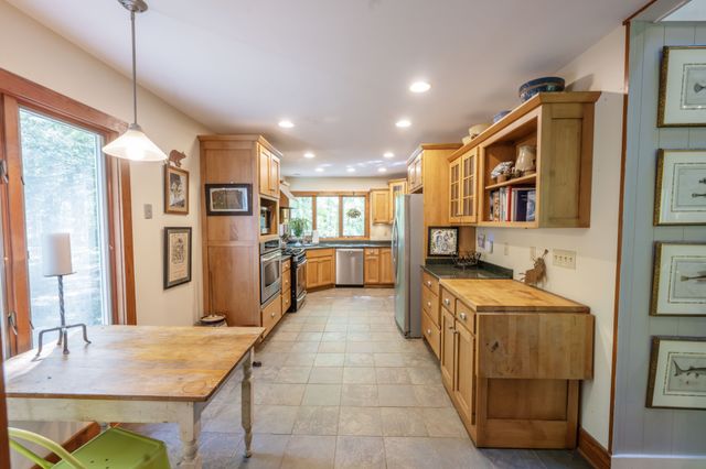 3442 Sherwood Rd, Sewanee, TN 37375