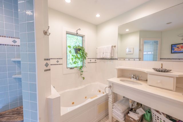 3442 Sherwood Rd, Sewanee, TN 37375