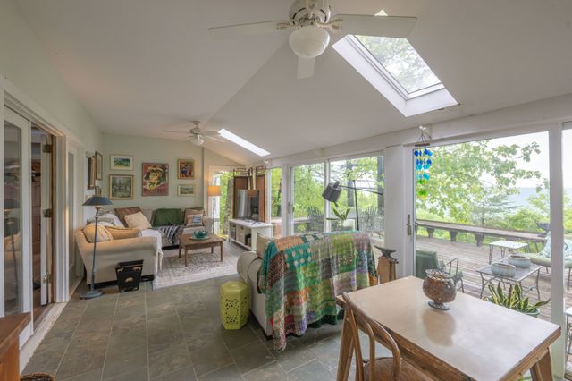 3442 Sherwood Rd, Sewanee, TN 37375