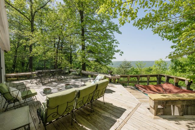 3442 Sherwood Rd, Sewanee, TN 37375