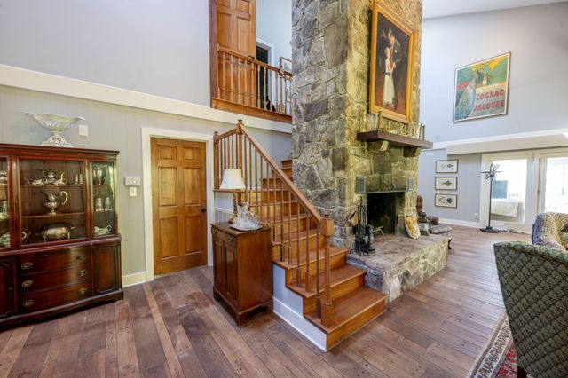 3442 Sherwood Rd, Sewanee, TN 37375