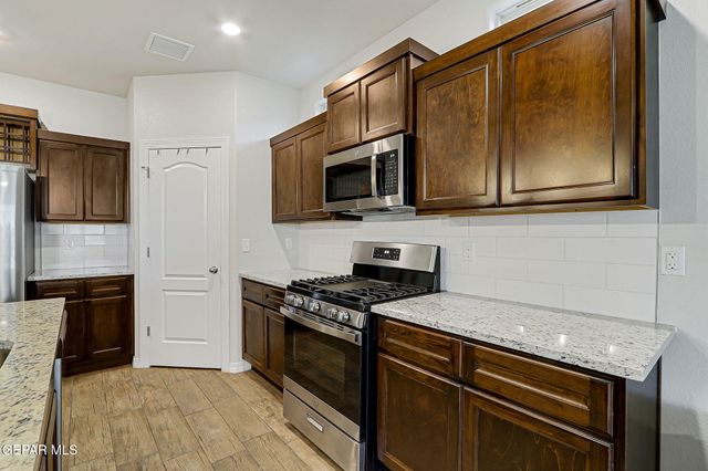 13138 OAKHAMPTON Avenue, El Paso, TX 79928