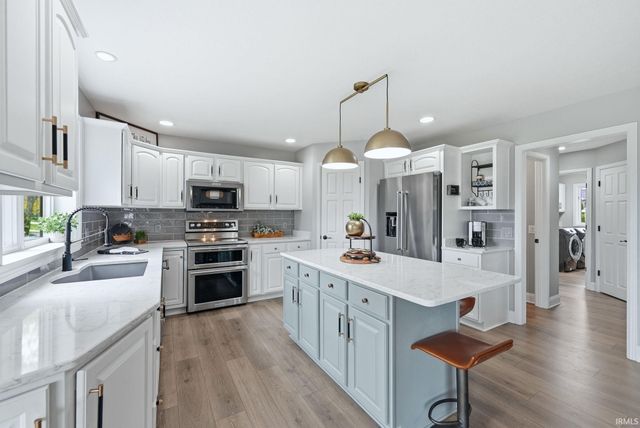 1010 Woodland Crossing, Fort Wayne, IN 46825