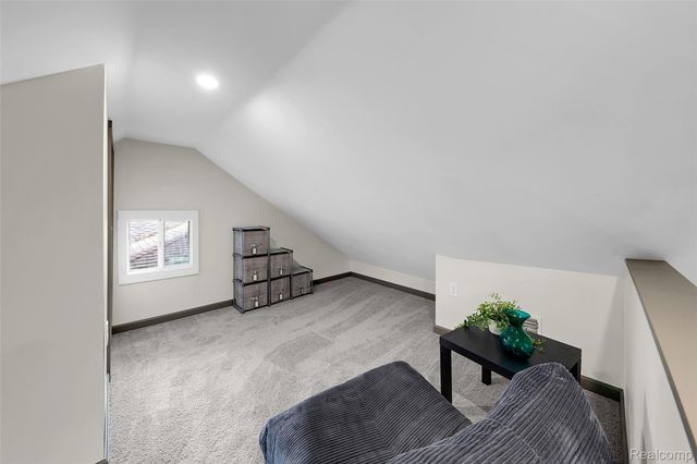 313 W Harwood Avenue, Madison Heights, MI 48071