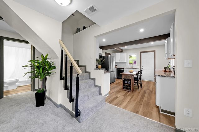 313 W Harwood Avenue, Madison Heights, MI 48071