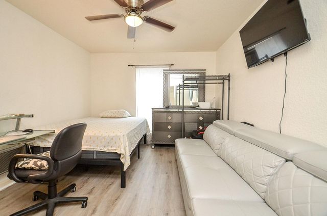 8100 Creekbend Dr 120, Houston, TX 77071