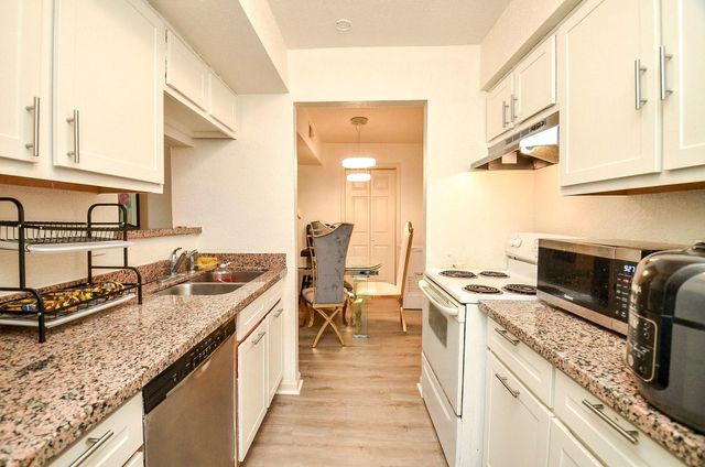 8100 Creekbend Dr 120, Houston, TX 77071