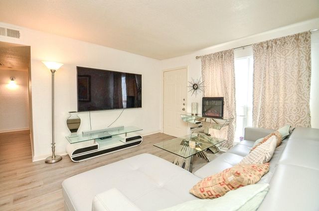 8100 Creekbend Dr 120, Houston, TX 77071