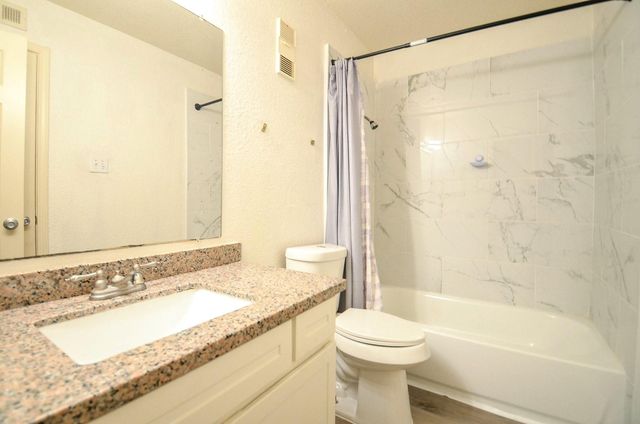 8100 Creekbend Dr 120, Houston, TX 77071