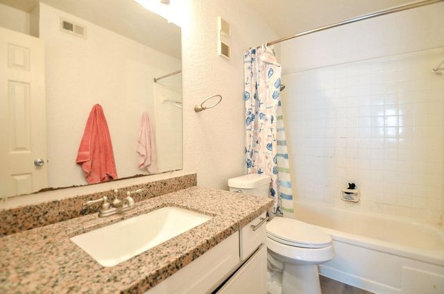 8100 Creekbend Dr 120, Houston, TX 77071