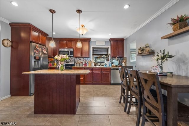 15 Carrelton Dr Cv, Paterson City, NJ 07522