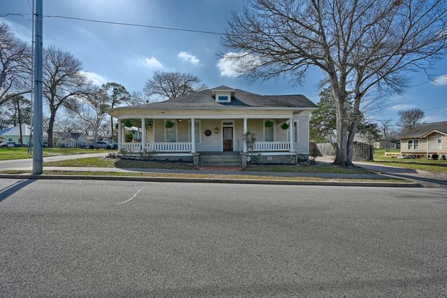 303 Ross Street, Brenham, TX 77833