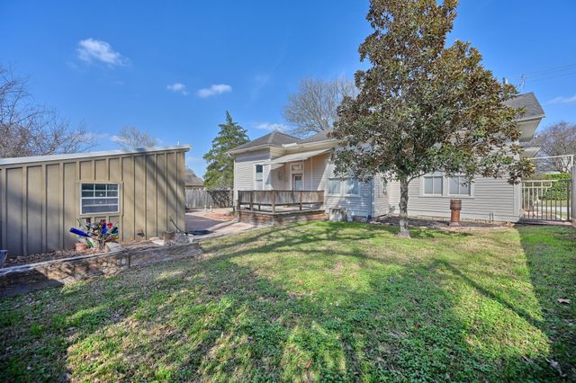 303 Ross Street, Brenham, TX 77833