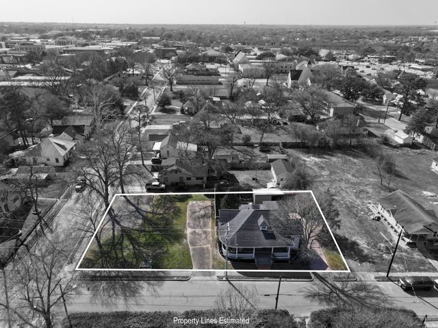 303 Ross Street, Brenham, TX 77833