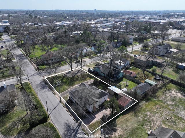 303 Ross Street, Brenham, TX 77833