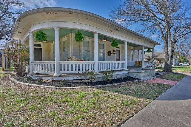303 Ross Street, Brenham, TX 77833