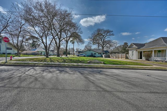 303 Ross Street, Brenham, TX 77833