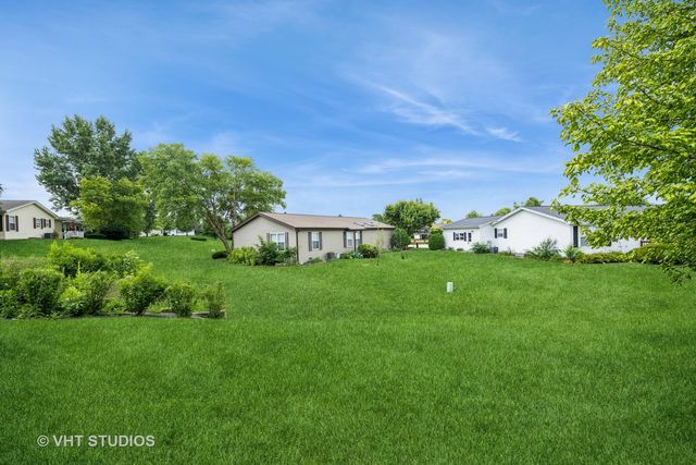 1016 Castleton Court, Grayslake, IL 60030