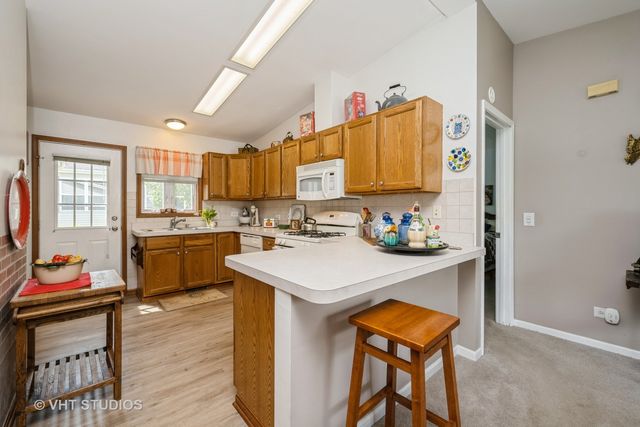 1016 Castleton Court, Grayslake, IL 60030