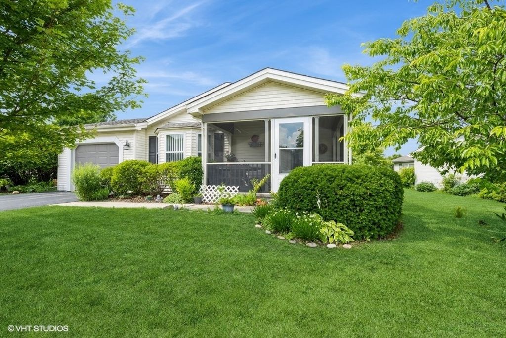 1016 Castleton Court, Grayslake, IL 60030