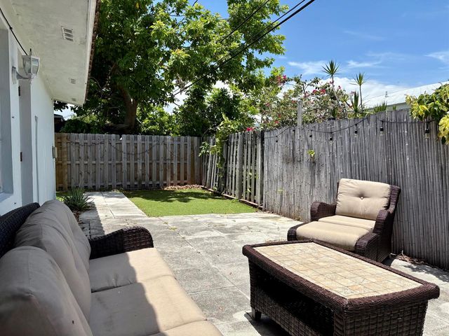 1605 NE 50th Court 1, Fort Lauderdale, FL 33334