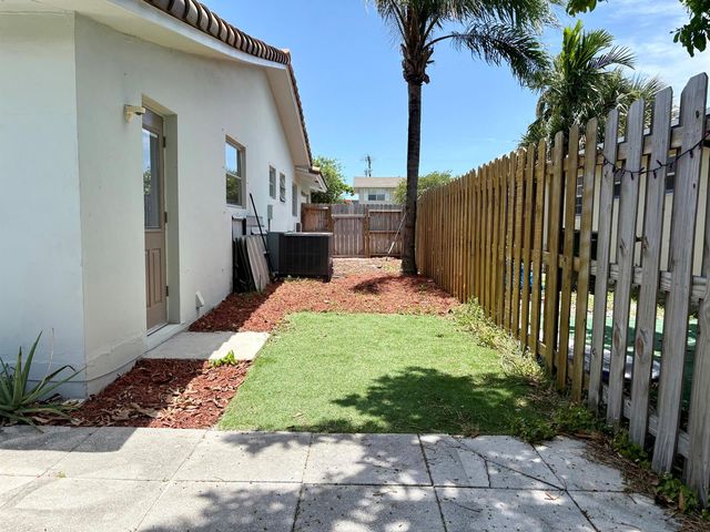 1605 NE 50th Court 1, Fort Lauderdale, FL 33334