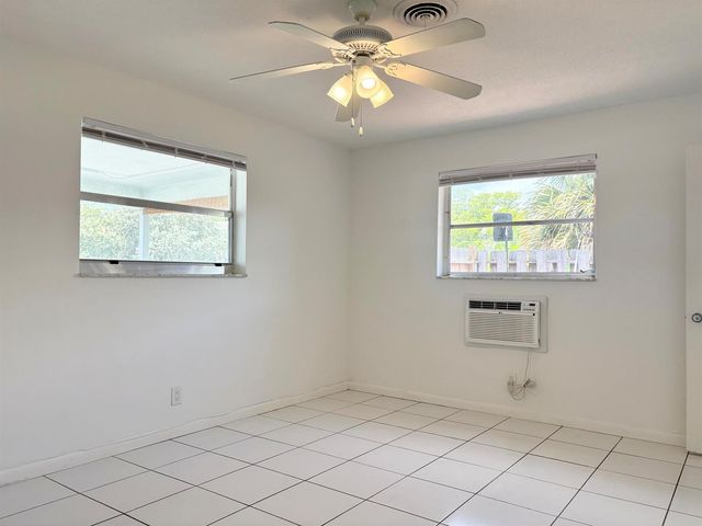 1605 NE 50th Court 1, Fort Lauderdale, FL 33334