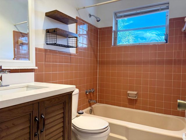 1605 NE 50th Court 1, Fort Lauderdale, FL 33334