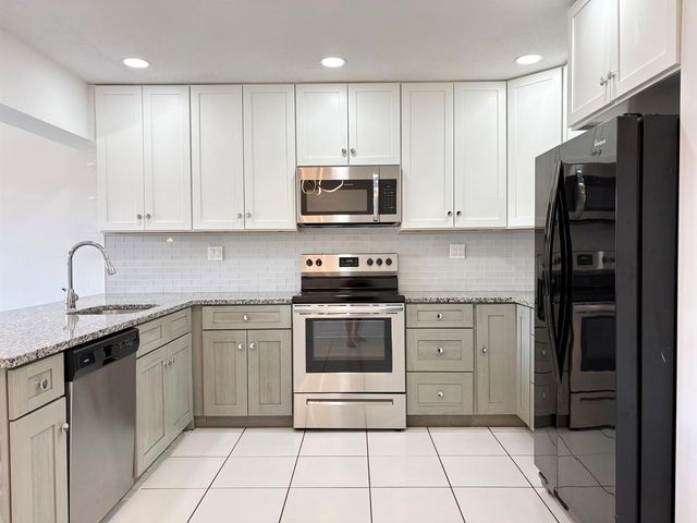 1605 NE 50th Court 1, Fort Lauderdale, FL 33334