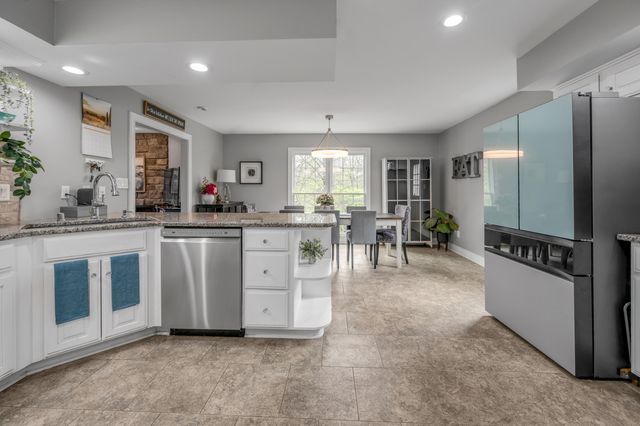 1070 Forest Lake Drive, Lexington, KY 40515