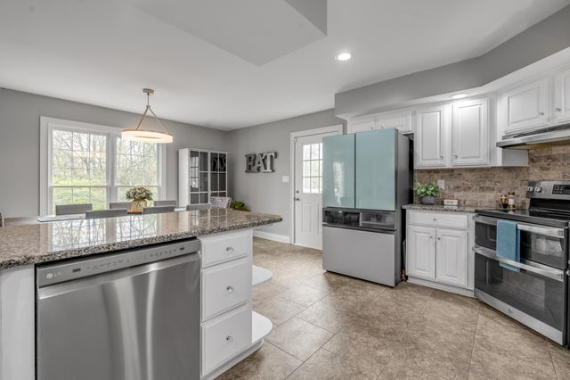 1070 Forest Lake Drive, Lexington, KY 40515