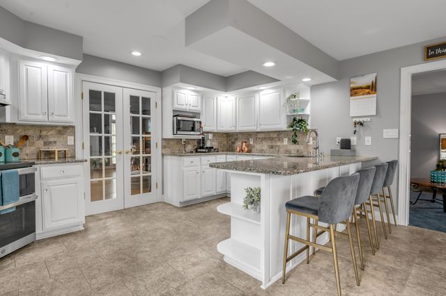 1070 Forest Lake Drive, Lexington, KY 40515