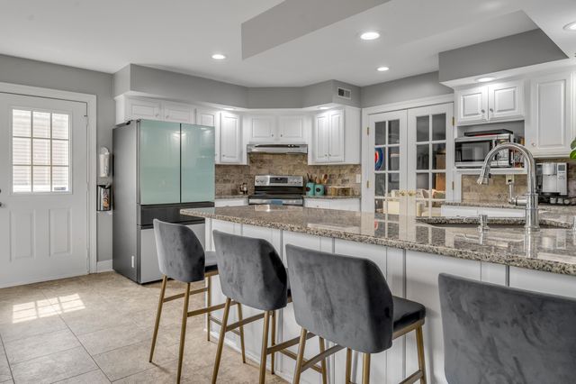 1070 Forest Lake Drive, Lexington, KY 40515
