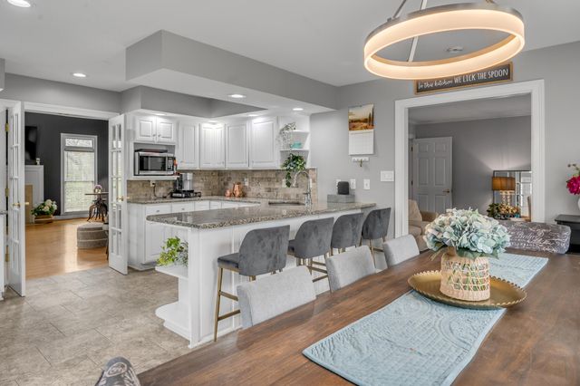 1070 Forest Lake Drive, Lexington, KY 40515