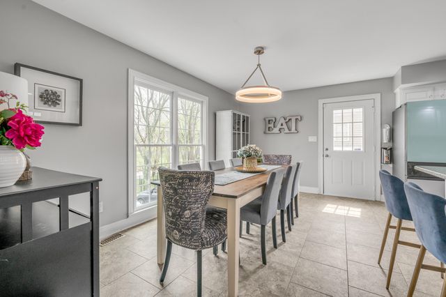 1070 Forest Lake Drive, Lexington, KY 40515