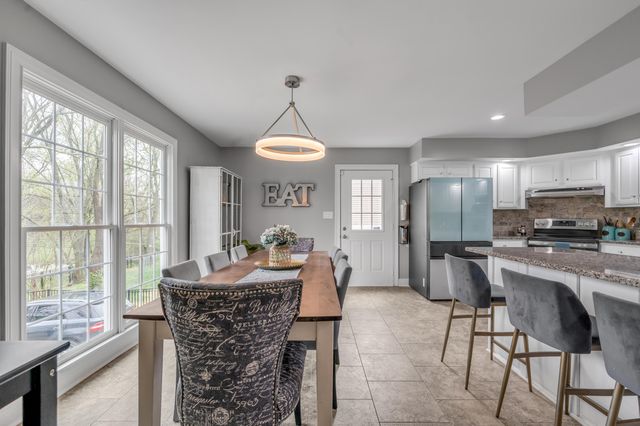 1070 Forest Lake Drive, Lexington, KY 40515